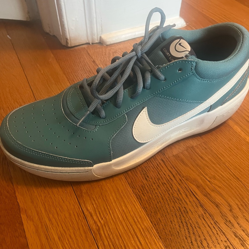 Nike Men's Turquoise and White Sneakers